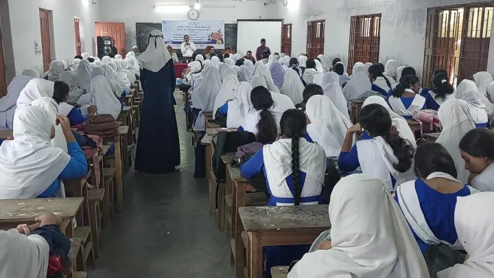 জয়পুরহাটে এএমআর স্কুল অ্যাওয়ারনেস অ্যান্ড বুক ডিস্ট্রিবিউশন প্রোগ্রাম